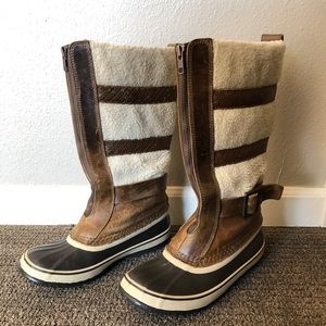 Brown Sorel snow boots - Size 9
